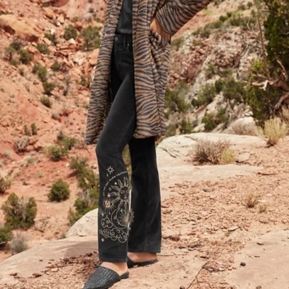 **HP**Nwt Johnny Was Luna Embroidered Velvet Jeans - Picture 4 of 14